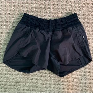Lululemon Black Tracker Short V Size 6